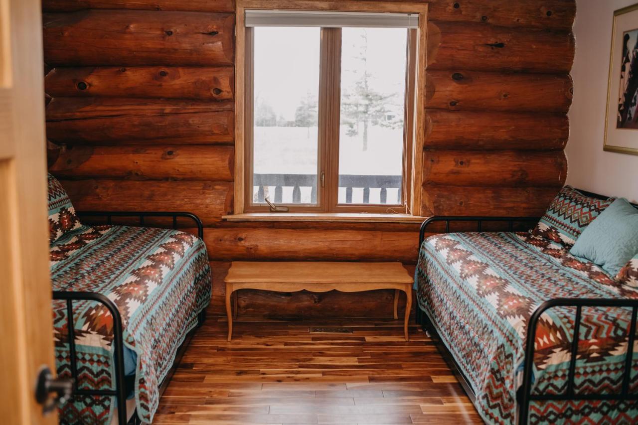 The Lodge At Lakeshore Belle River Екстериор снимка